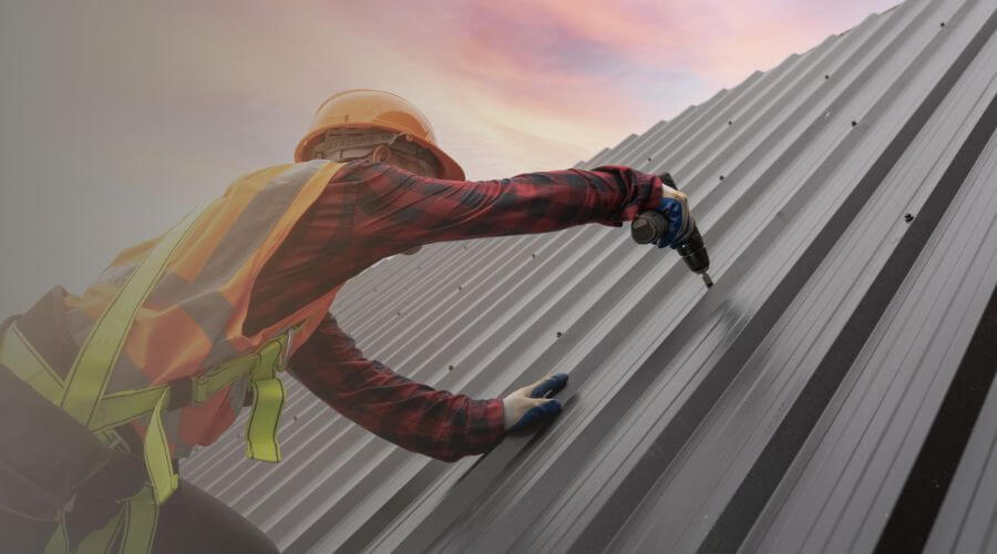 Professional gutter cleaning in Lyons, IL